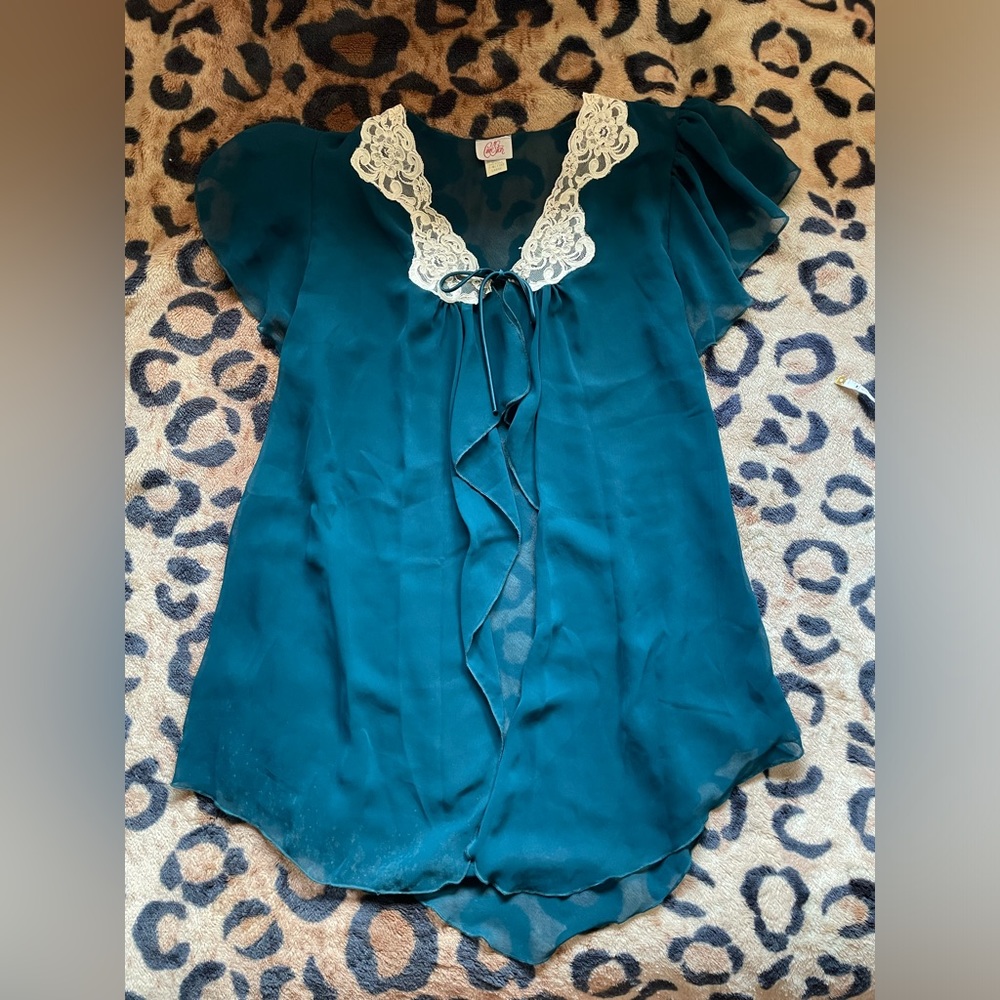 TRUE VINTAGE ROBE